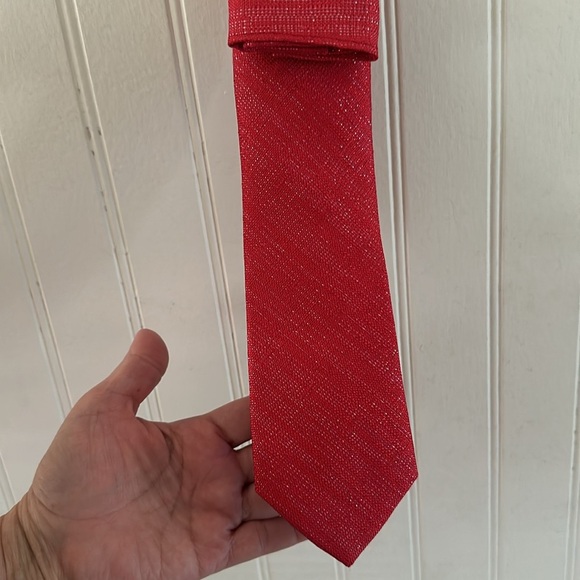 JF J. Ferrar Metallic Raspberry Tie, Pocket Square and Lapel Pin - Picture 5 of 7